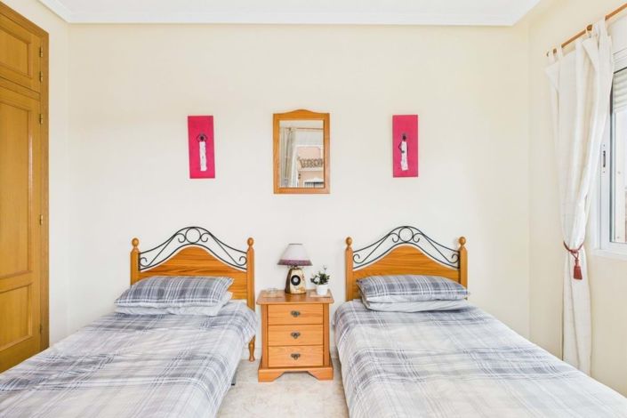 Image No.21-2 Bed Townhouse for sale