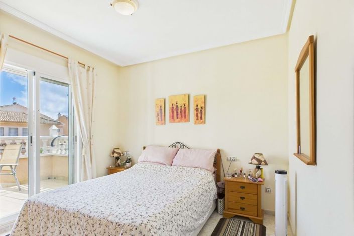 Image No.23-2 Bed Townhouse for sale