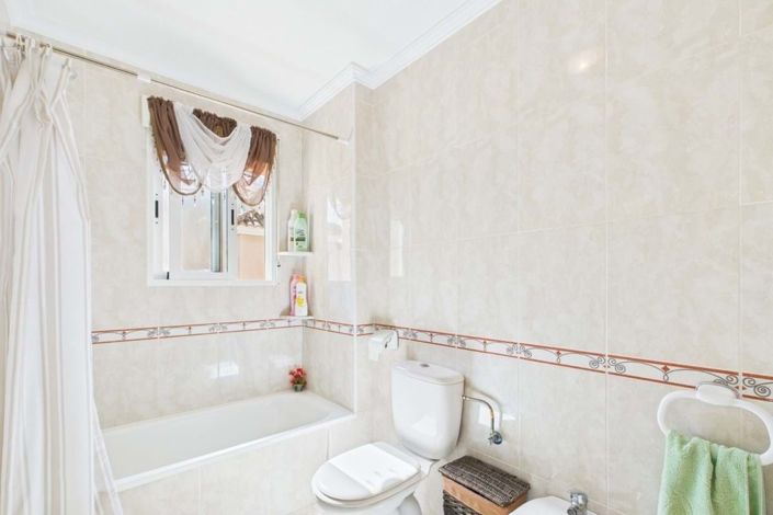 Image No.31-2 Bed Townhouse for sale