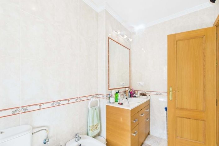 Image No.32-2 Bed Townhouse for sale