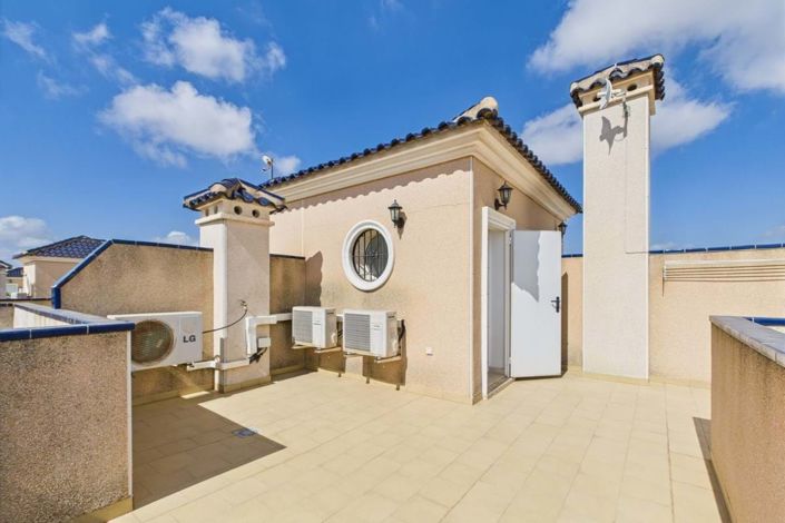 Image No.37-2 Bed Townhouse for sale