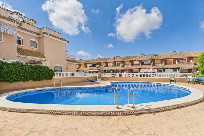 Image No.40-2 Bed Townhouse for sale