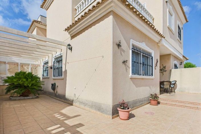 Image No.41-2 Bed Townhouse for sale