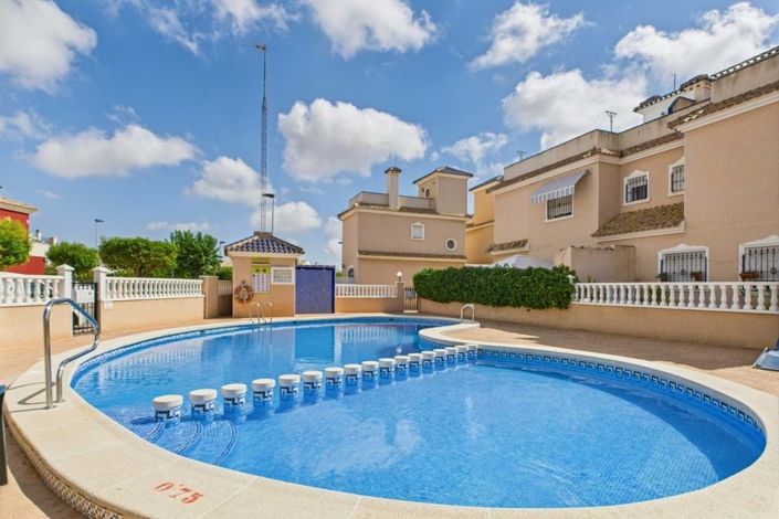 Image No.42-2 Bed Townhouse for sale