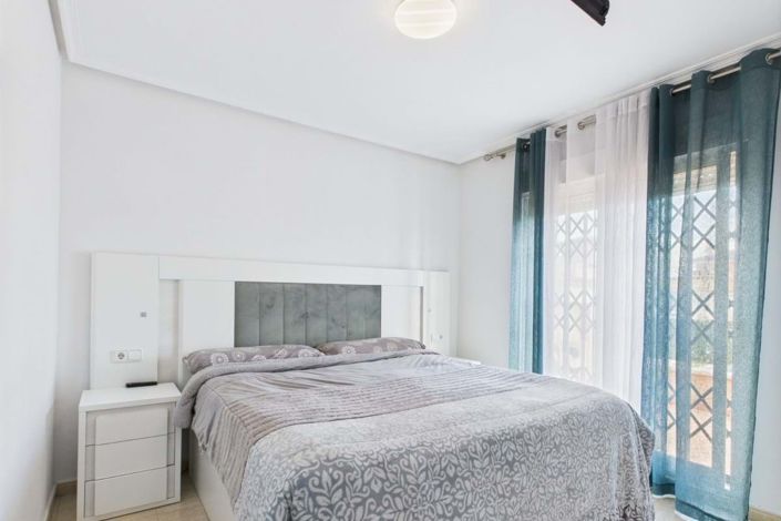 Image No.12-4 Bed Townhouse for sale