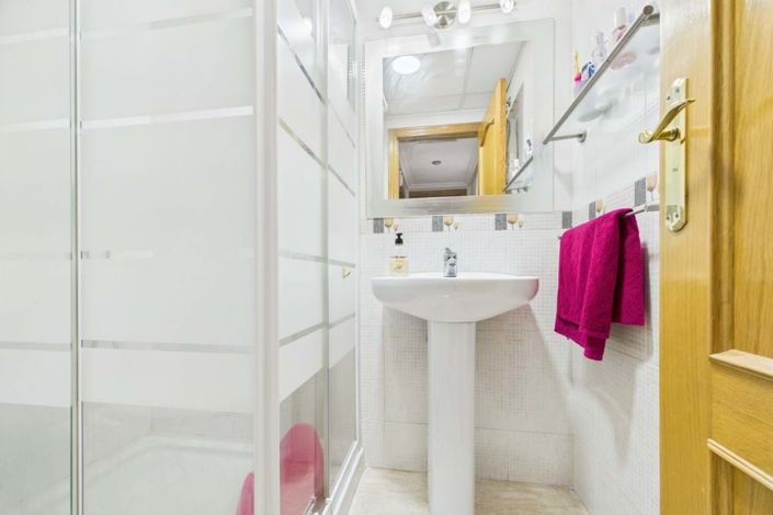 Image No.17-4 Bed Townhouse for sale