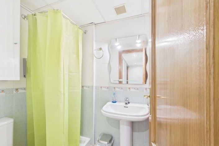 Image No.20-4 Bed Townhouse for sale