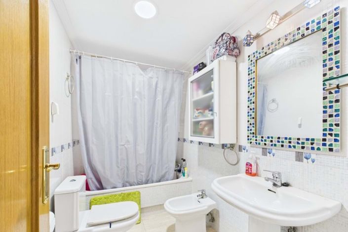 Image No.22-4 Bed Townhouse for sale