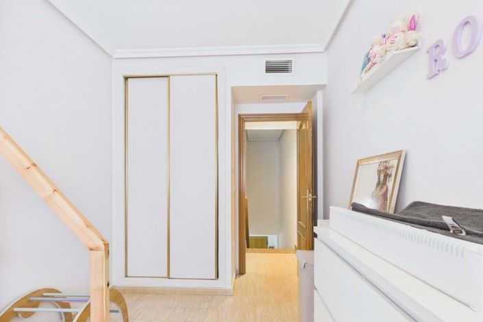 Image No.27-4 Bed Townhouse for sale