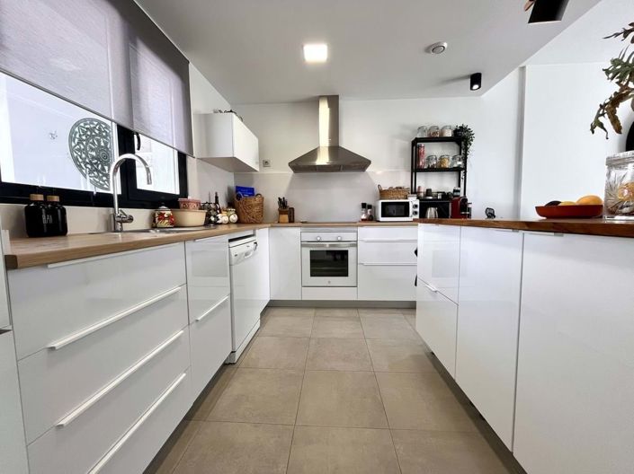 Image No.11-3 Bed Apartment for sale