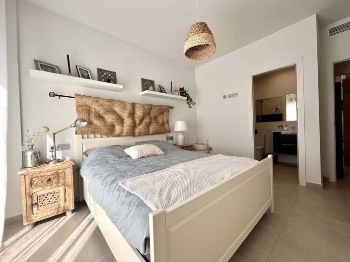 Image No.20-3 Bed Apartment for sale