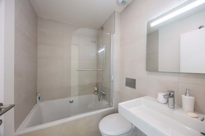 Image No.28-3 Bed Semi-Detached for sale