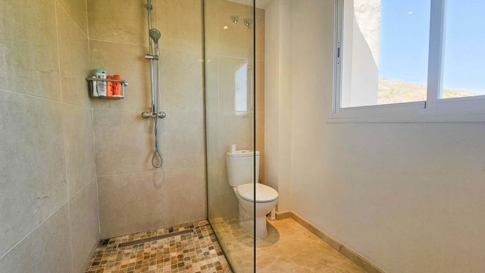 Image No.18-4 Bed Semi-Detached for sale