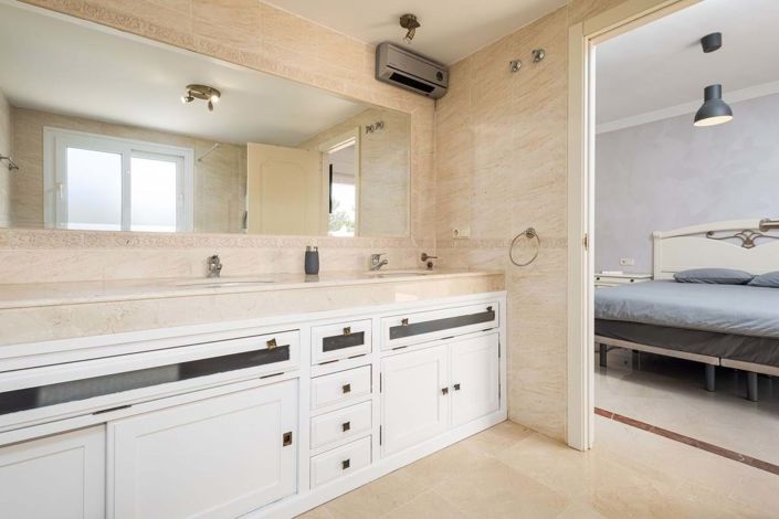 Image No.17-3 Bed Semi-Detached for sale