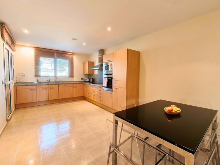 Image No.9-3 Bed Apartment for sale