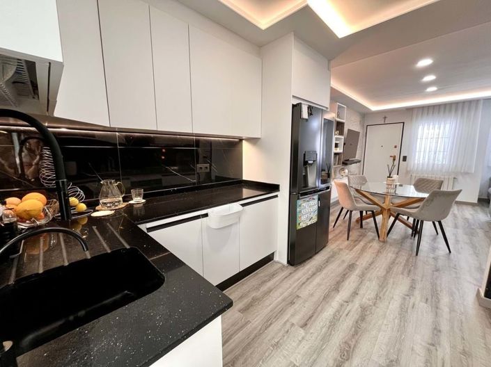 Image No.11-3 Bed Townhouse for sale