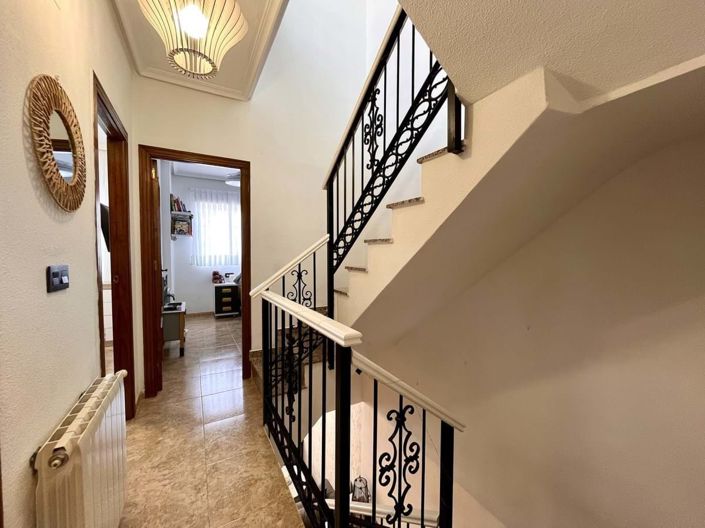 Image No.25-3 Bed Townhouse for sale