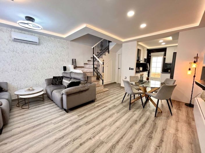 Image No.4-3 Bed Townhouse for sale