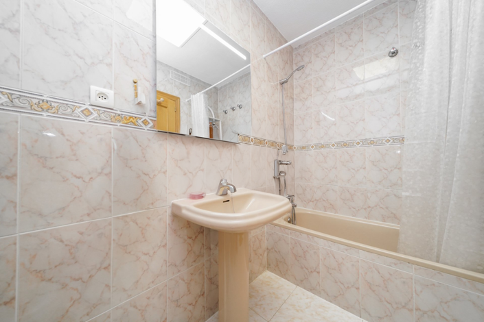 Image No.24-3 Bed Apartment for sale