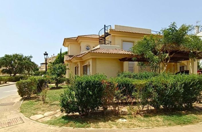 Image No.25-3 Bed Townhouse for sale