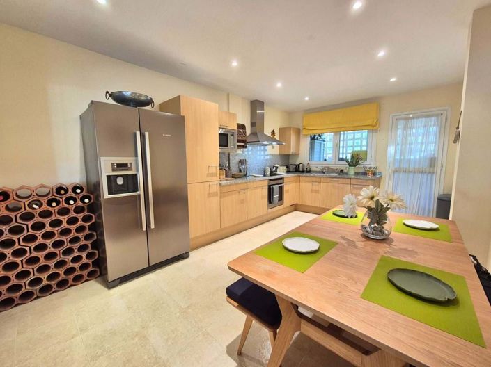 Image No.8-3 Bed Townhouse for sale