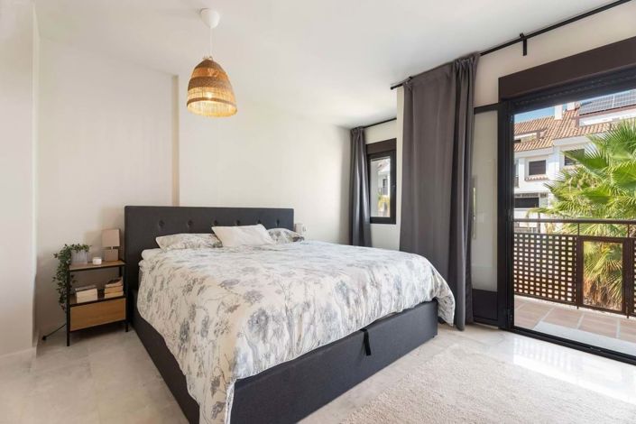 Image No.14-3 Bed Townhouse for sale