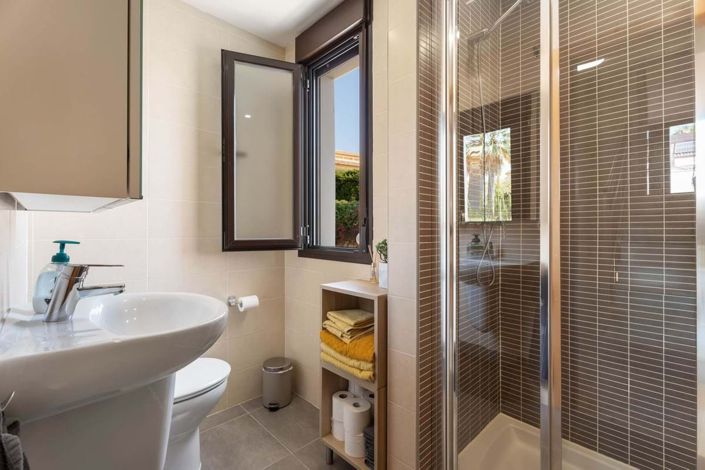 Image No.30-3 Bed Townhouse for sale