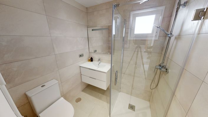 Image No.15-4 Bed Townhouse for sale