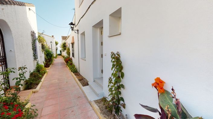 Image No.32-4 Bed Townhouse for sale