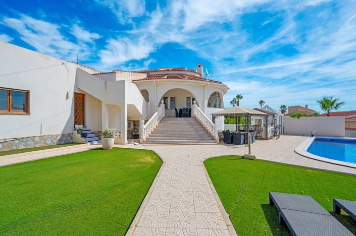 Image No.28-5 Bed Villa for sale