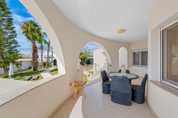 Image No.3-5 Bed Villa for sale