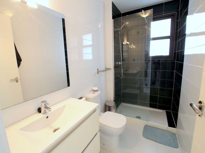 Image No.15-3 Bed Property for sale