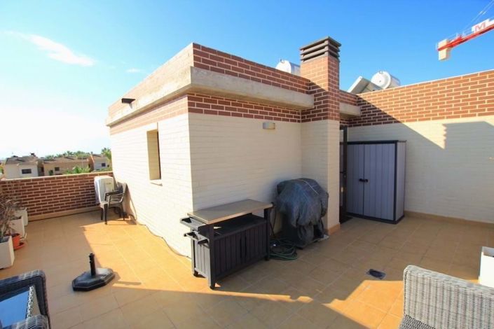 Image No.17-3 Bed Property for sale