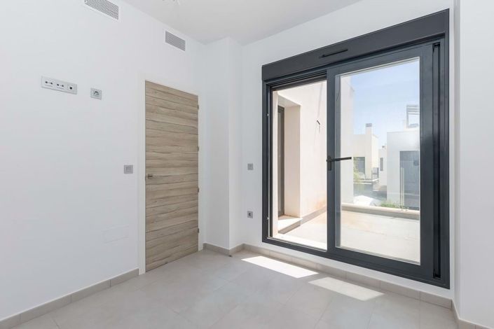 Image No.17-3 Bed Villa for sale