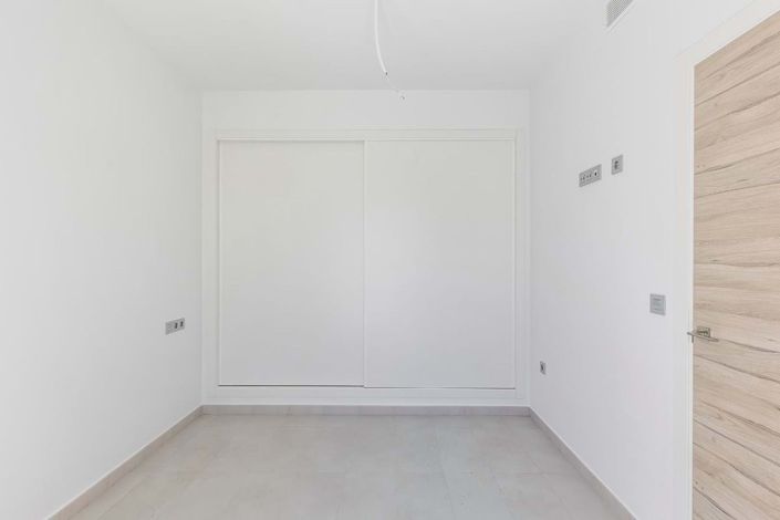 Image No.19-3 Bed Villa for sale