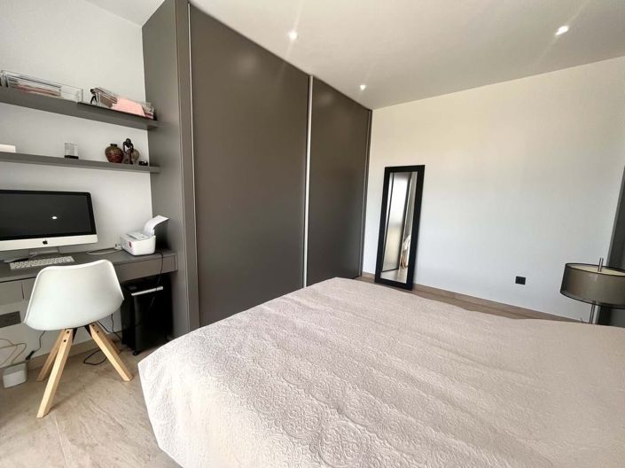 Image No.10-3 Bed Villa for sale