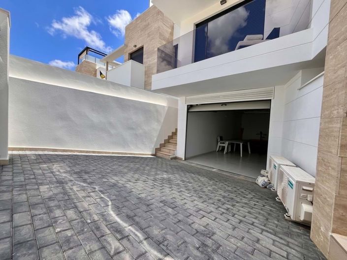 Image No.17-3 Bed Villa for sale