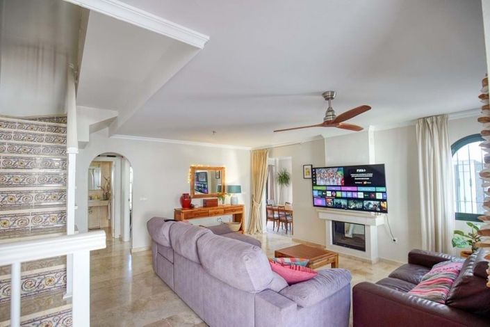 Image No.3-Villa de 3 chambres à vendre à Malaga