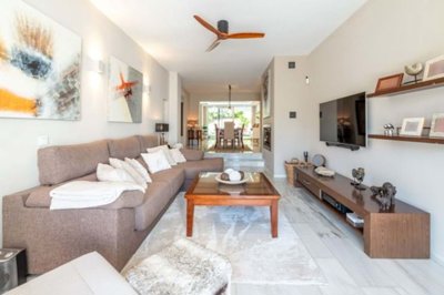 1447-639221-78d1f4f8b6655591b02d22fabb36a692d