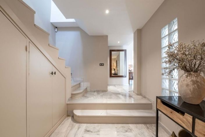 Image No.18-4 Bed Townhouse for sale