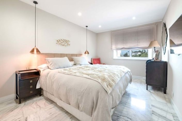 Image No.20-4 Bed Townhouse for sale