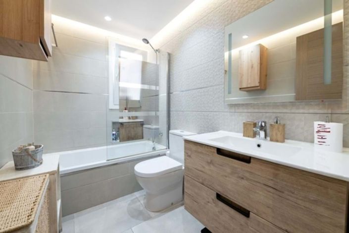 Image No.28-4 Bed Townhouse for sale