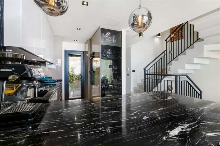 Image No.11-3 Bed Townhouse for sale