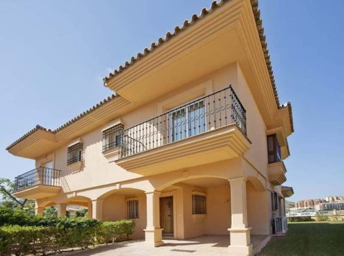 Image No.1-4 Bed Villa for sale