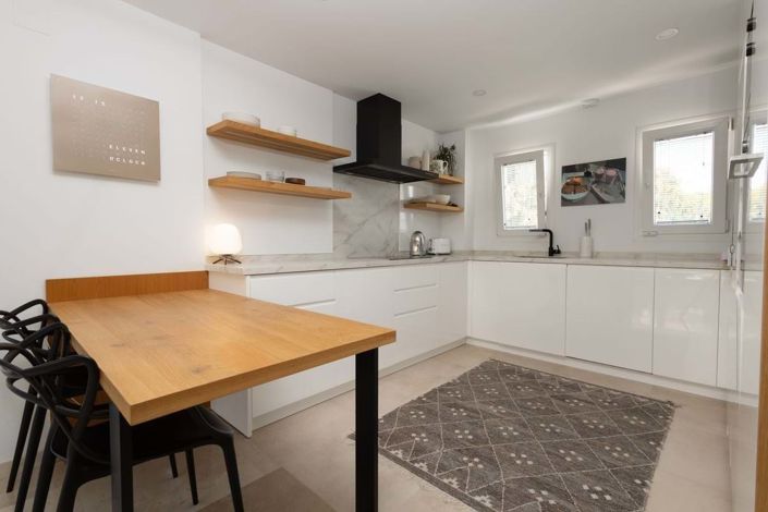 Image No.13-4 Bed Semi-Detached for sale