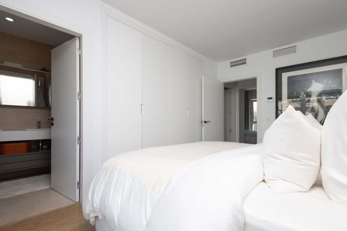 Image No.18-4 Bed Semi-Detached for sale