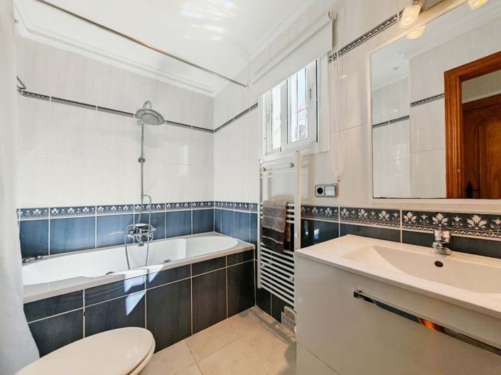 Image No.11-5 Bed Townhouse for sale