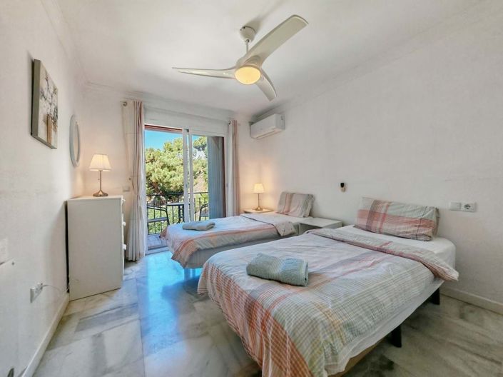 Image No.12-5 Bed Townhouse for sale