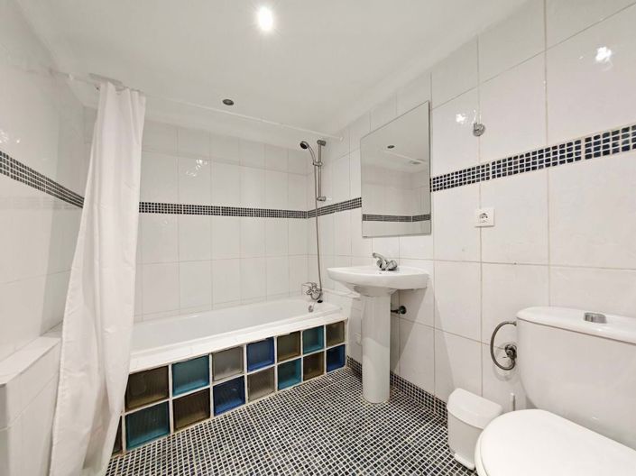 Image No.24-5 Bed Townhouse for sale