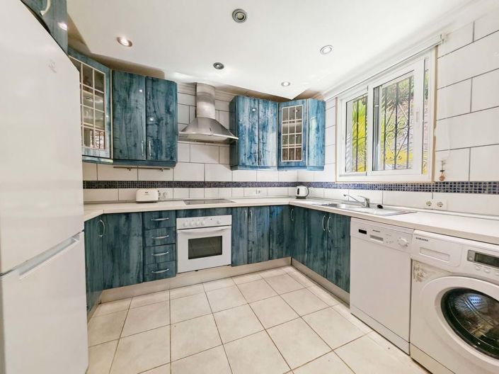 Image No.6-5 Bed Townhouse for sale